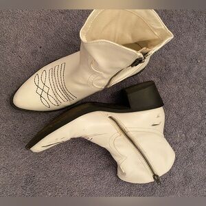 White cowboy boots size 6.5